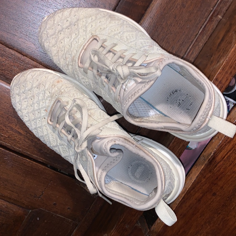 APL Techloom Phantom women’s running shoes